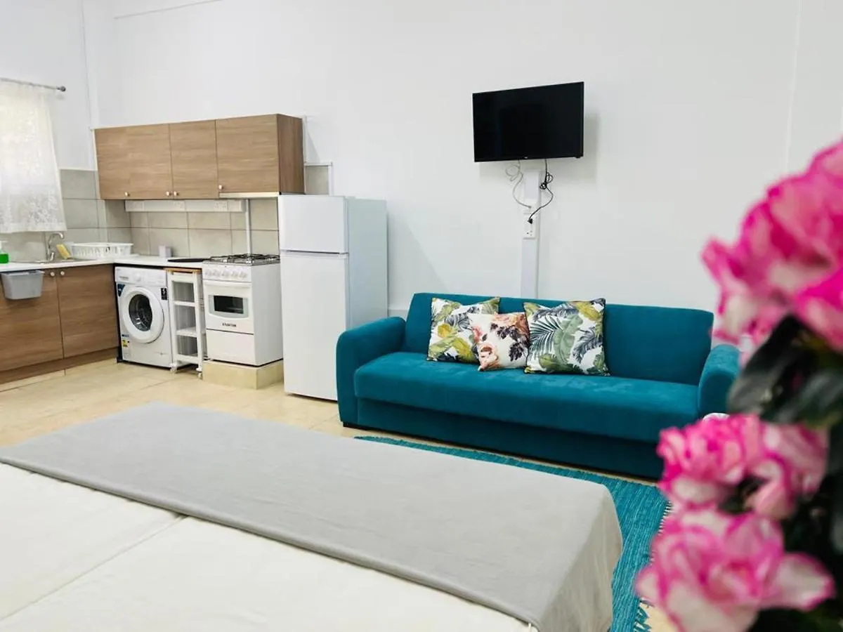 Impeccable Newly Renovated Studio In Larnaca의 연락처